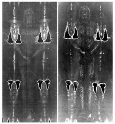 Αριστερά η αυθεντική «Σινδόνη» και δεξιά το αντίγραφό της. 