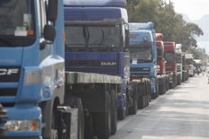 Κυκλοφοριακό έμφραγμα στην Αθηνών - Λαμίας λόγω της συγκέντρωσης των φορτηγών Δημόσιας Χρήσης
