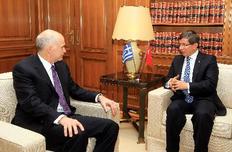 Με τον έλληνα πρωιθυπουργό συναντήθηκε σήμερα ο Αχμέτ Νταβούτογλου.
